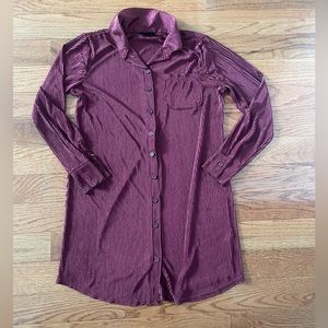 Women’s Top- Medium (burgundy)
